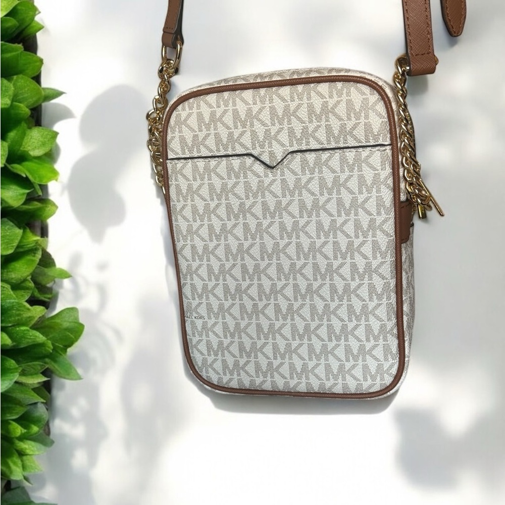 Michael Kors Jet Set Travel Crossbody in Classic Vanilla - Picture 5 of 6